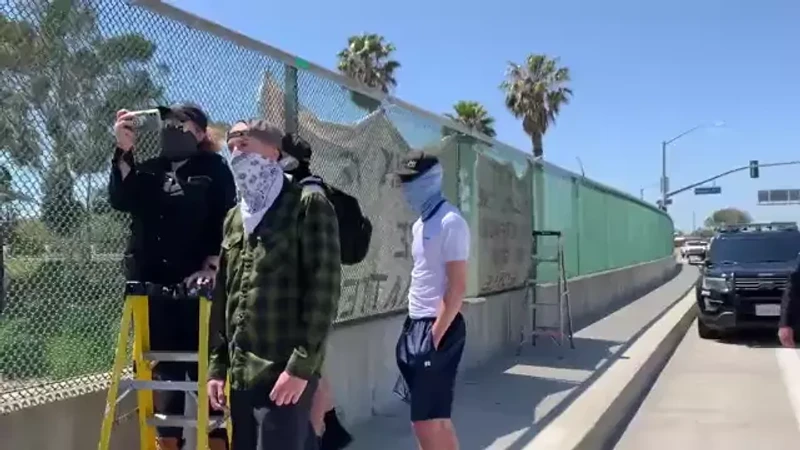 WLM Banner Drop Video 4 Costa Mesa California Twitter Apr 23 2022_Robert Wheldon Confronts Counterprotesters As Police Arrive.mp4 _#44